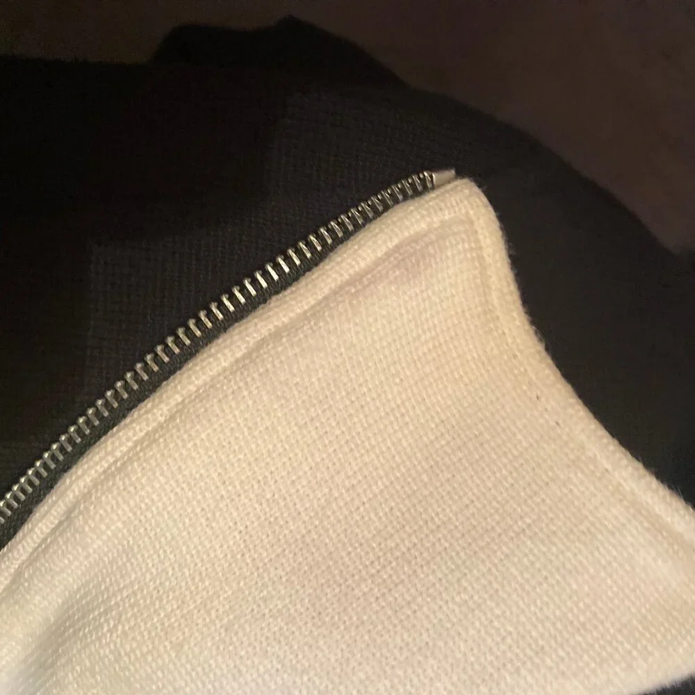 Lauren Ralph Lauren Black & White Sweater Jacket Off Set Zipper Detail Size MP - Picture 8 of 10